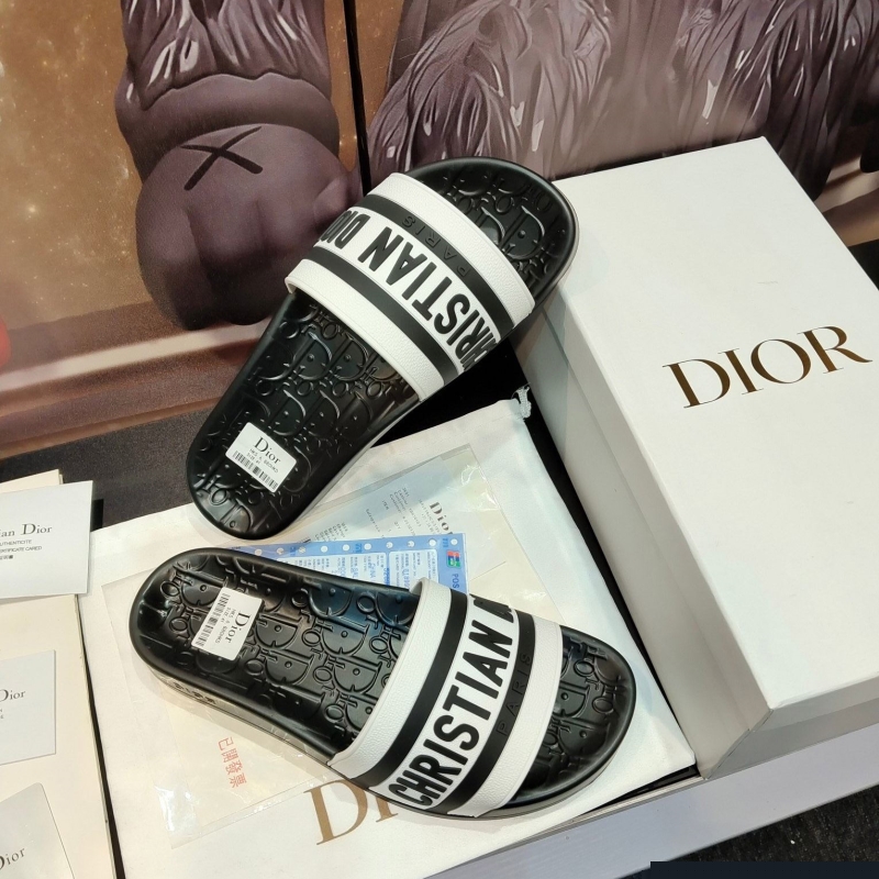 ch**an D*or slippers
